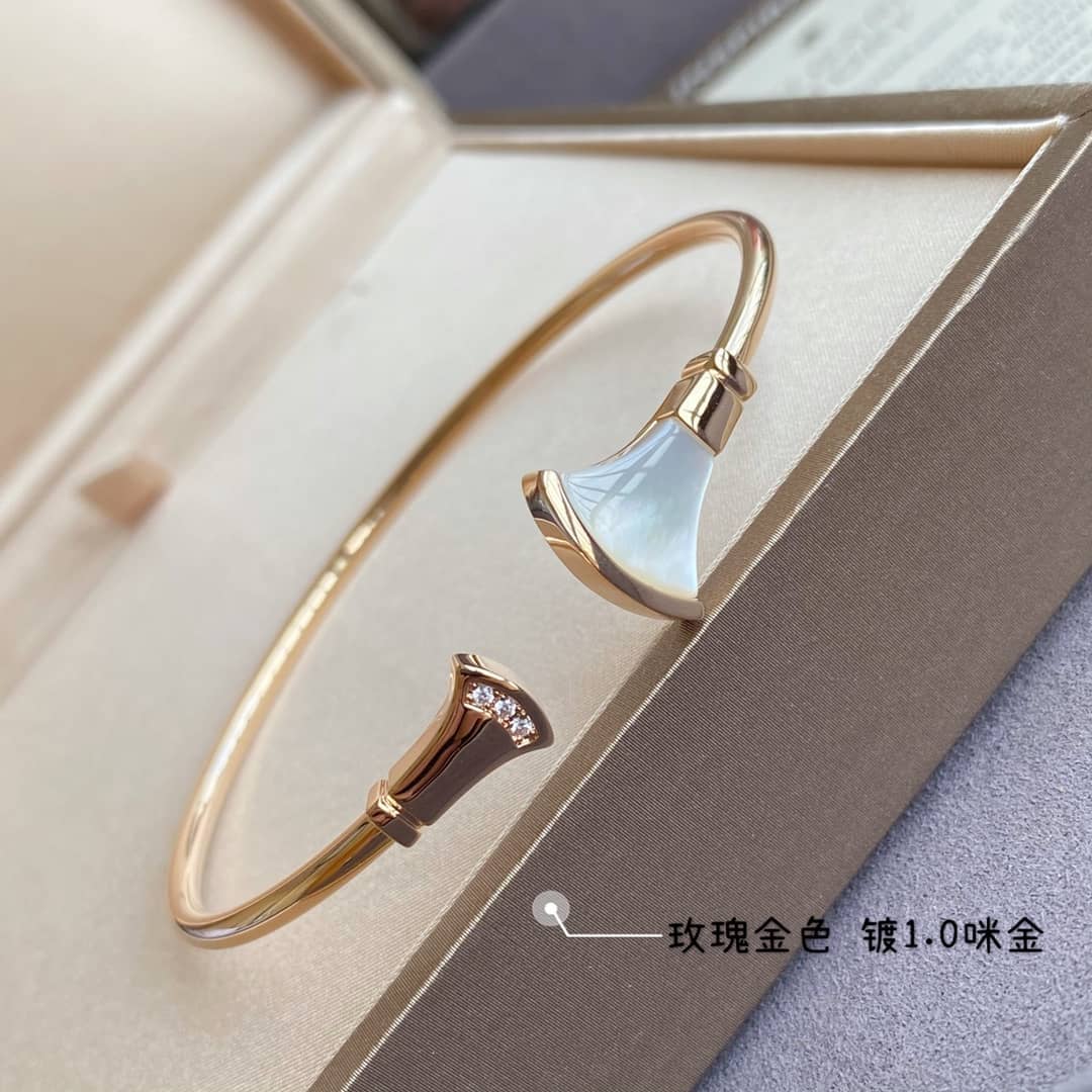 Knockoff Bv1g*ai Logo Bracelet