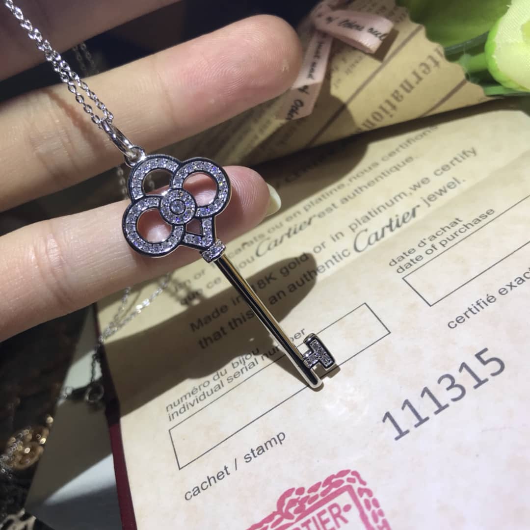 7 Star Ca*t1er Necklace