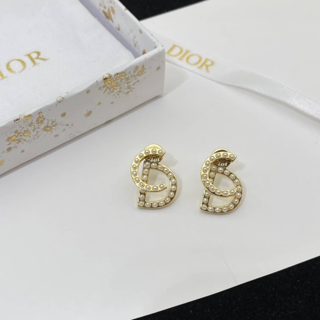 Best Chr1st1an D10r Classic Earring