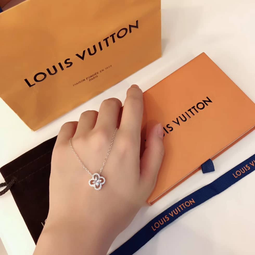Knockoff L0vis Vvtt0n Logo Necklace