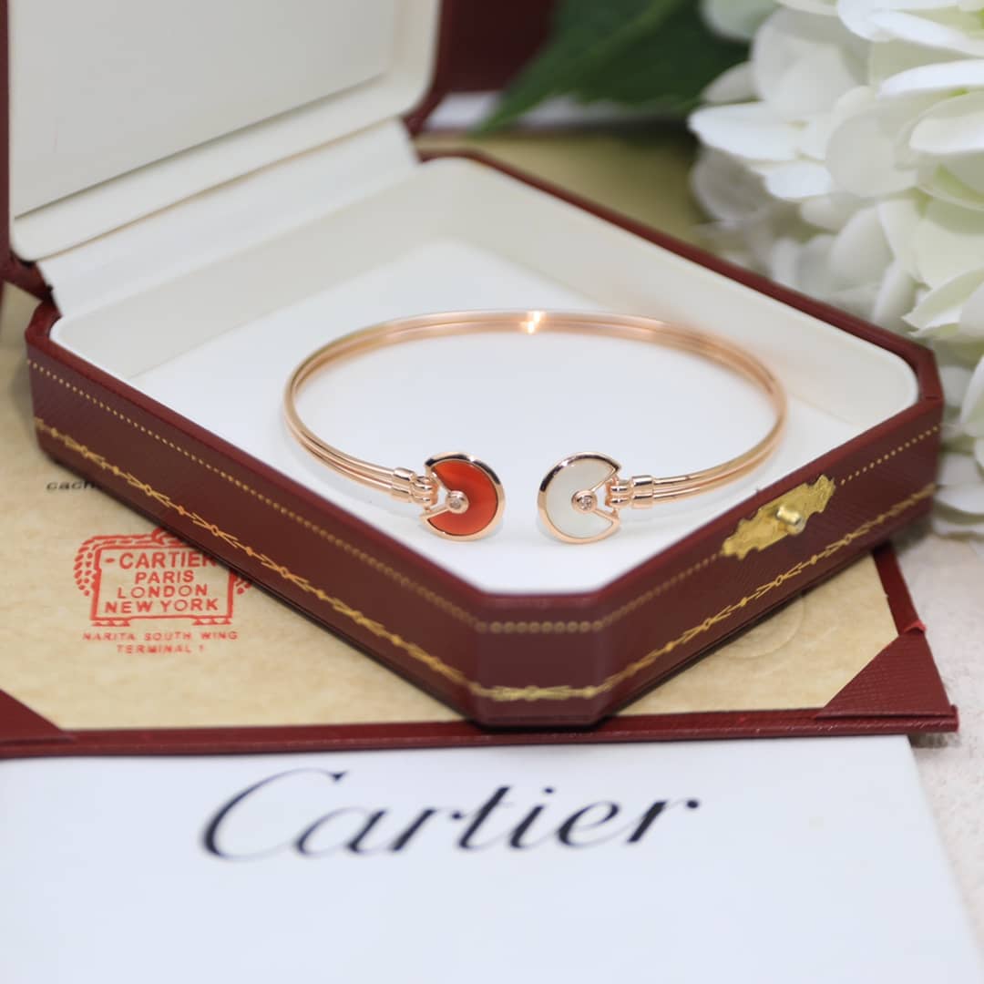 7 Star Ca*t1er Bracelet