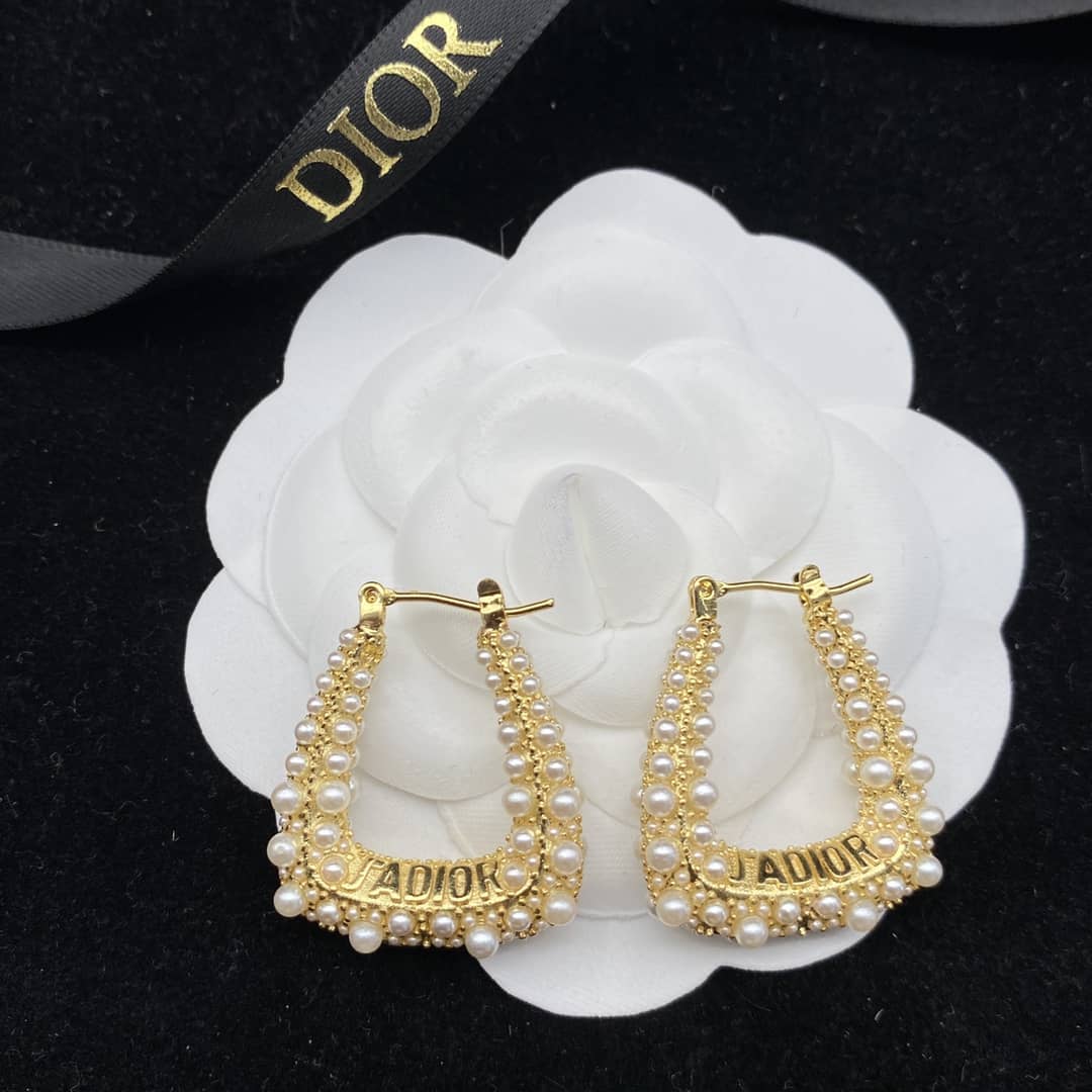 Best Chr1st1an D10r Classic Earring
