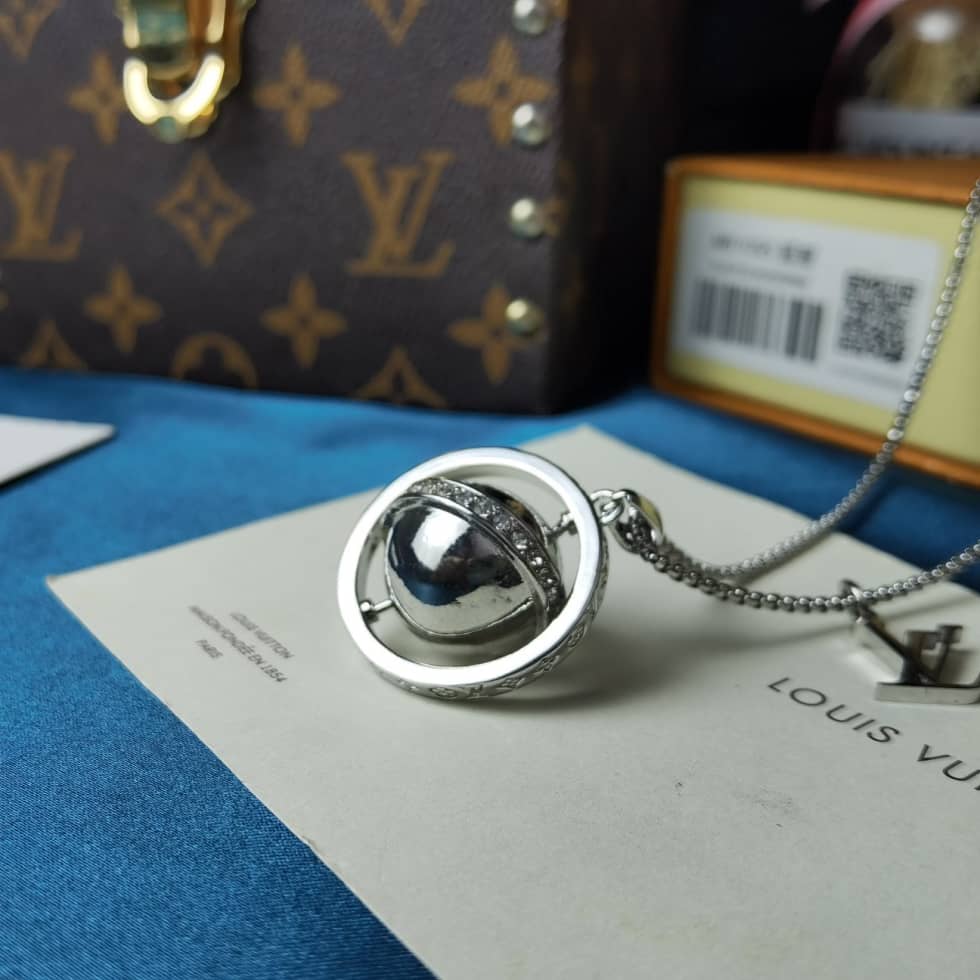 High Quality L0vis Vvtt0n Necklace