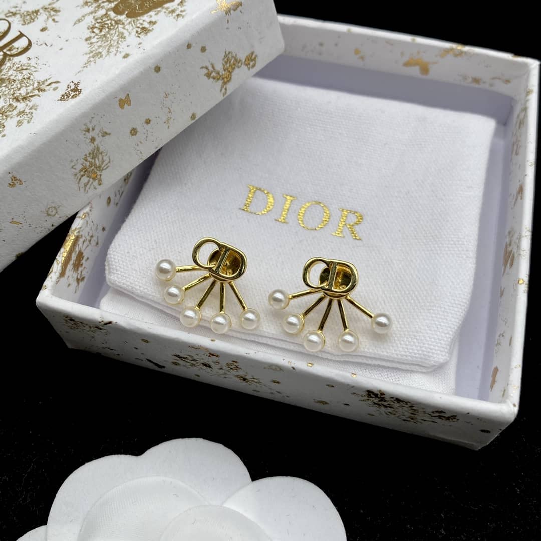 7 Star Chr1st1an D10r Earring
