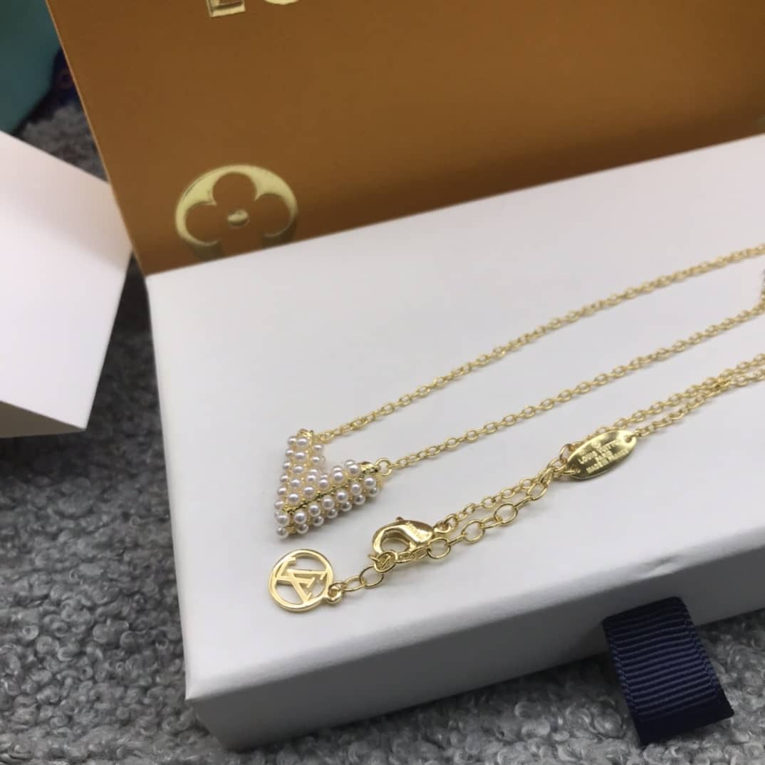 Wholesale L0vis Vvtt0n AAA+ Necklace