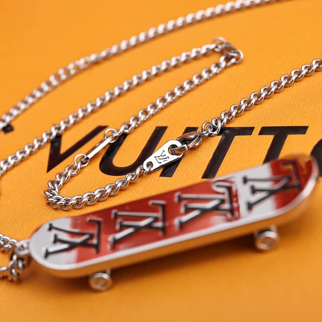 Wholesale L0vis Vvtt0n AAA+ Necklace