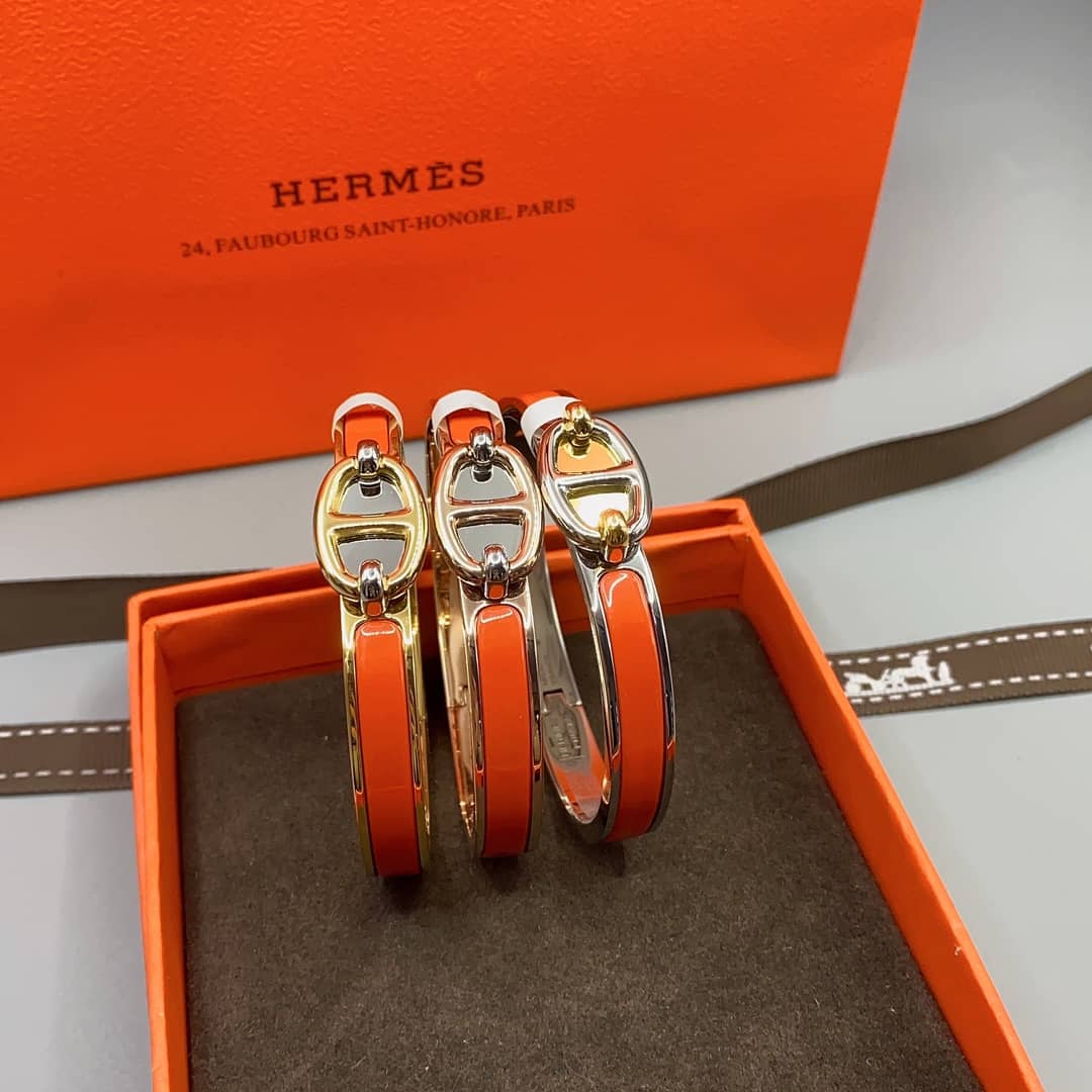 Knockoff H**me5 Logo Bracelet