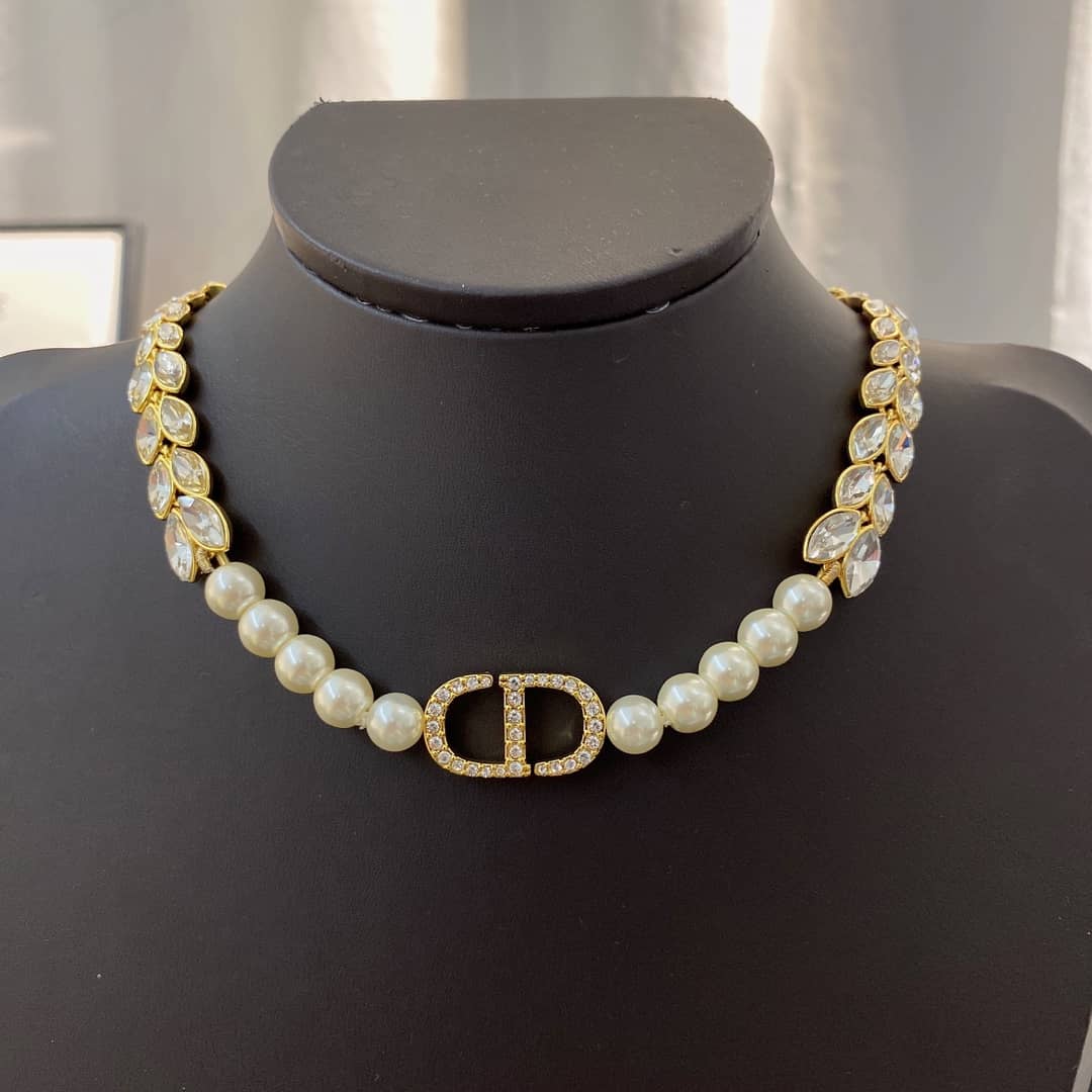 7 Star Chr1st1an D10r Necklace
