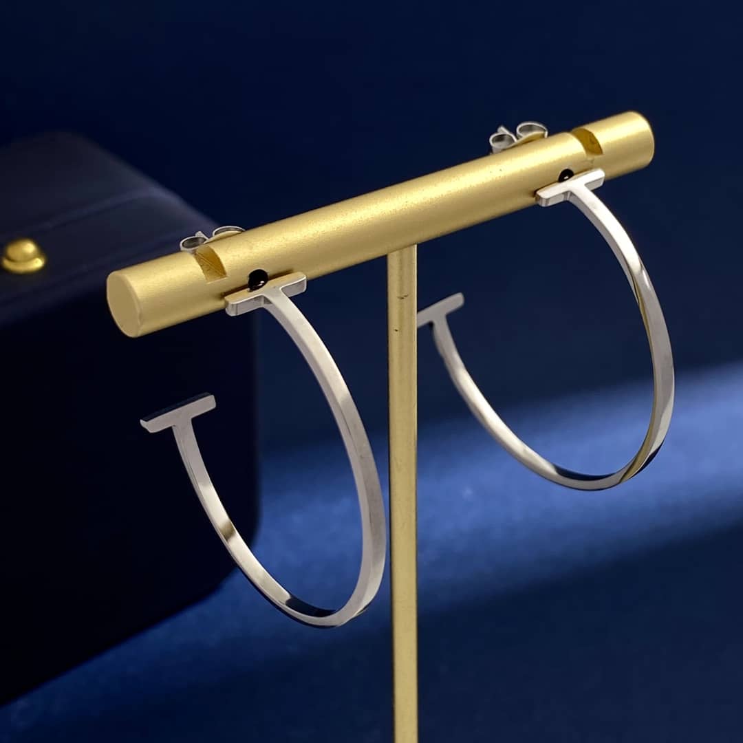 Knockoff T*f*ny Logo Earring