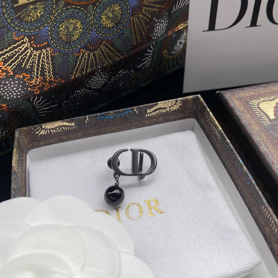Best Chr1st1an D10r Classic Earring