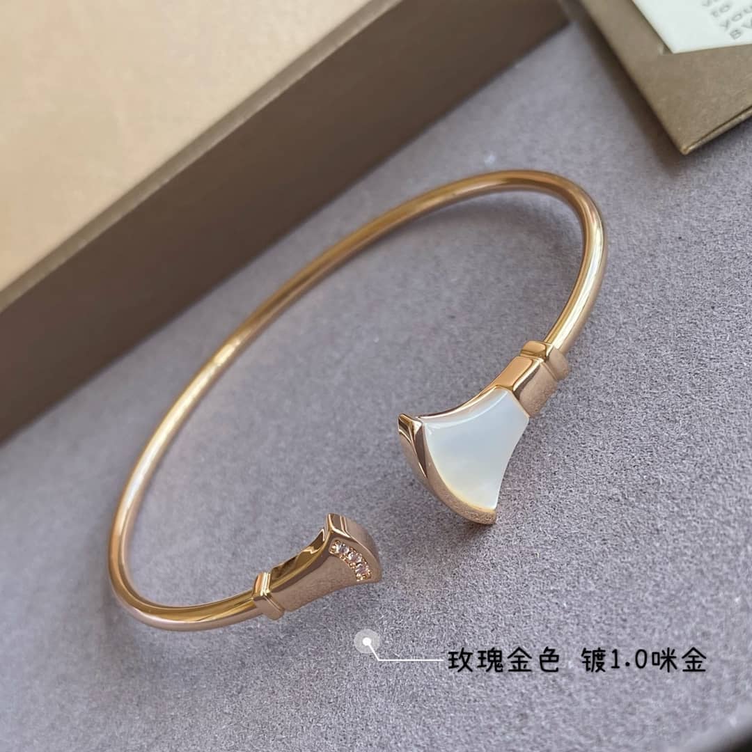 Knockoff Bv1g*ai Logo Bracelet