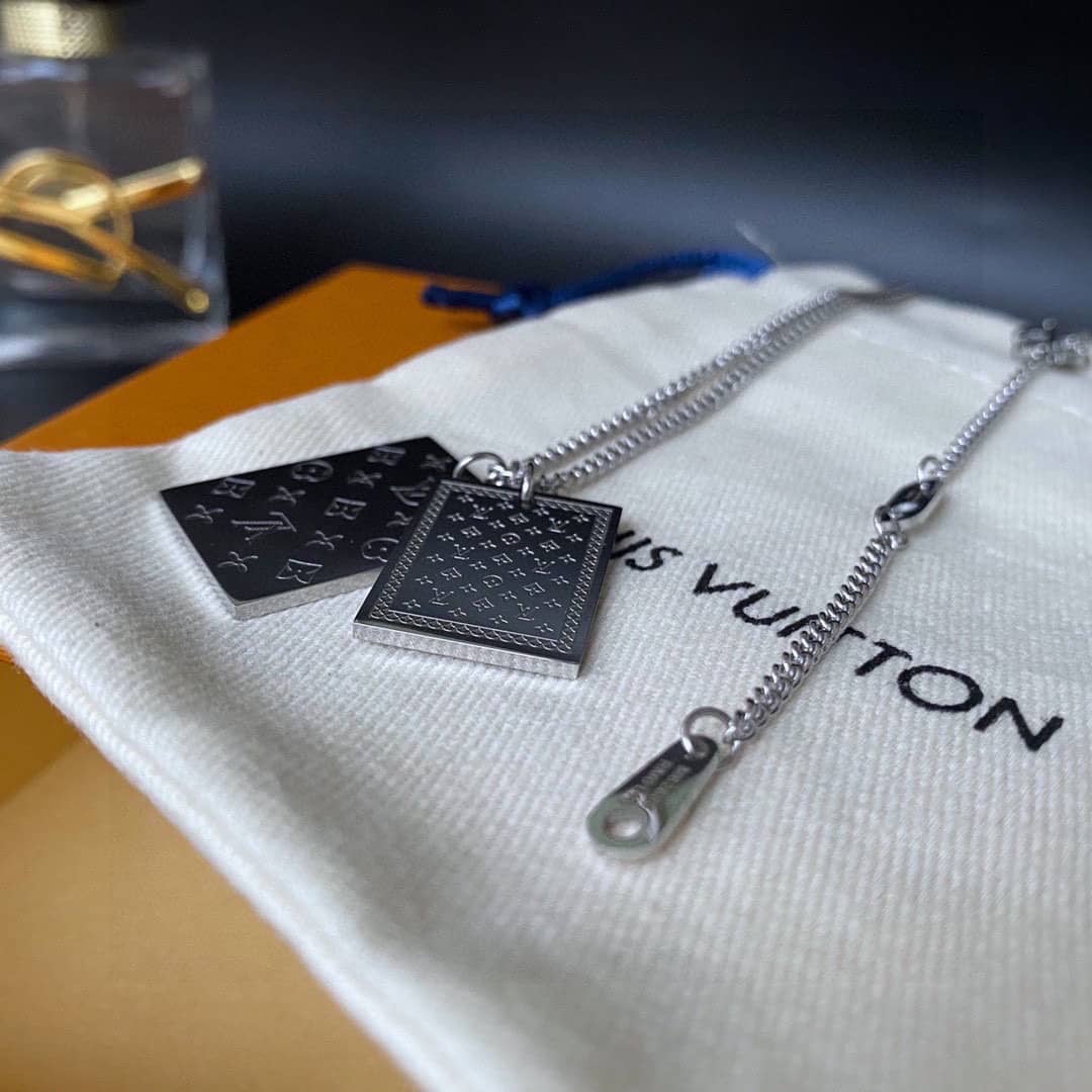 Fake L0vis Vvtt0n Logo Necklace