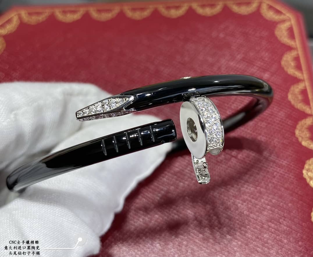 7 Star Ca*t1er Bracelet