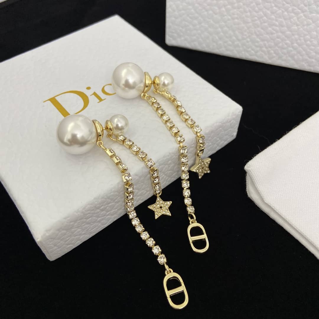 Best Chr1st1an D10r Classic Earring