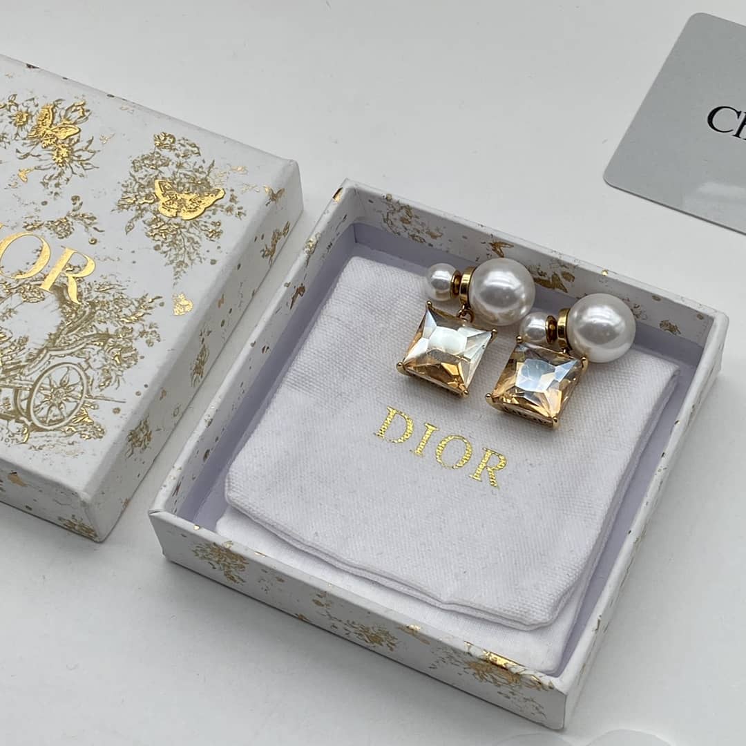 Top Quality Chr1st1an D10r Earring