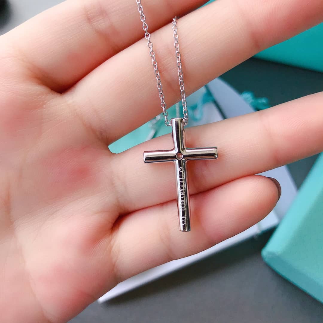 Knockoff T*f*ny Logo Necklace