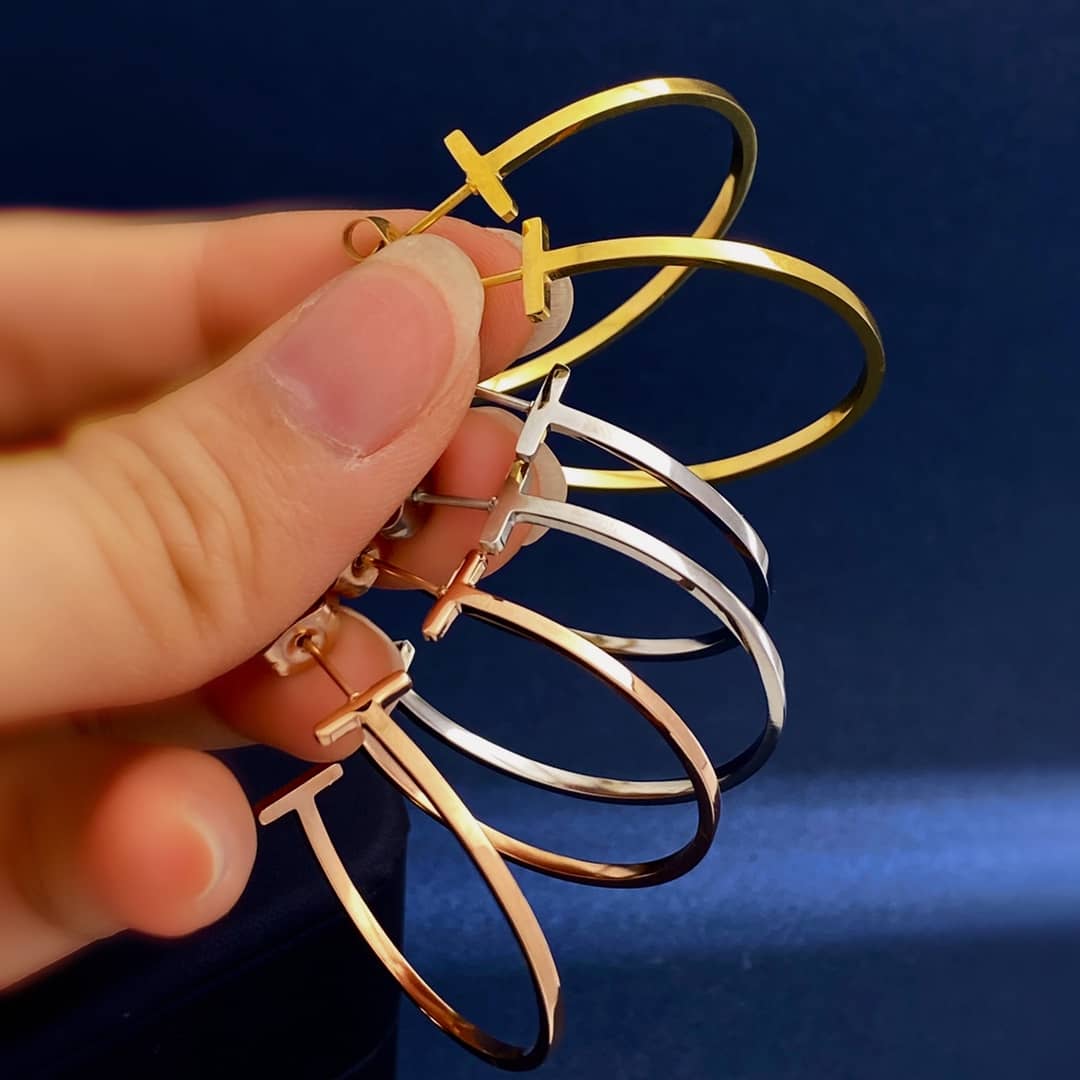 Knockoff T*f*ny Logo Earring