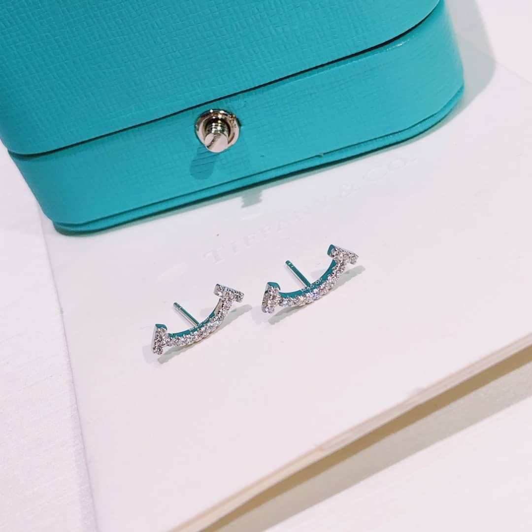 Knockoff T*f*ny Logo Earring