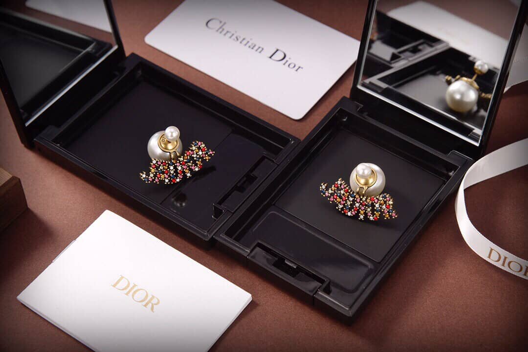 Best Chr1st1an D10r Classic Earring