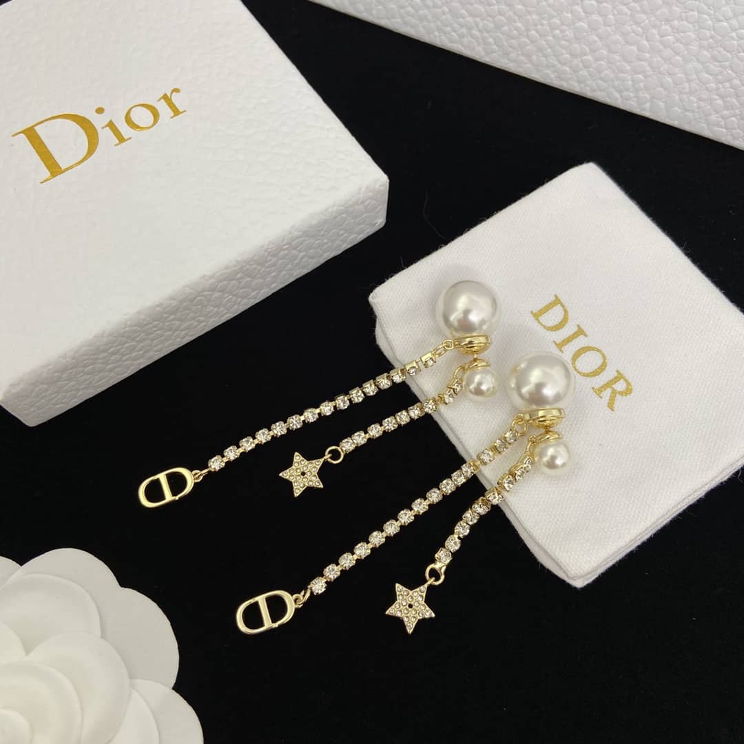 Best Chr1st1an D10r Classic Earring