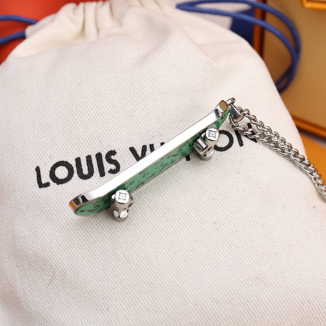 Wholesale L0vis Vvtt0n AAA+ Necklace