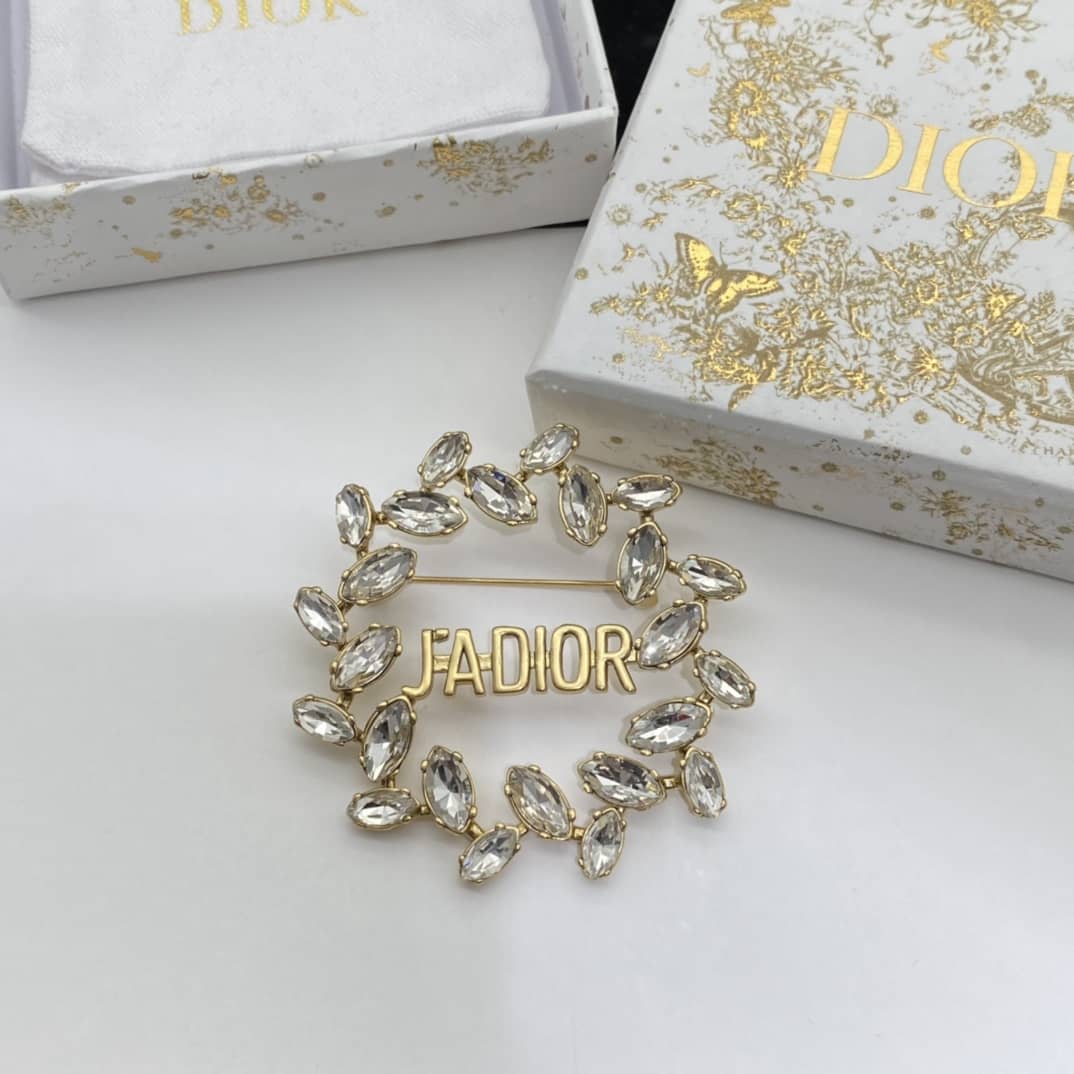 7 Star Chr1st1an D10r Brooch