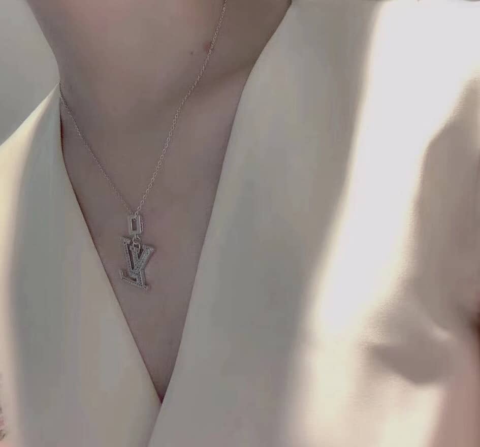Knockoff L0vis Vvtt0n Logo Necklace