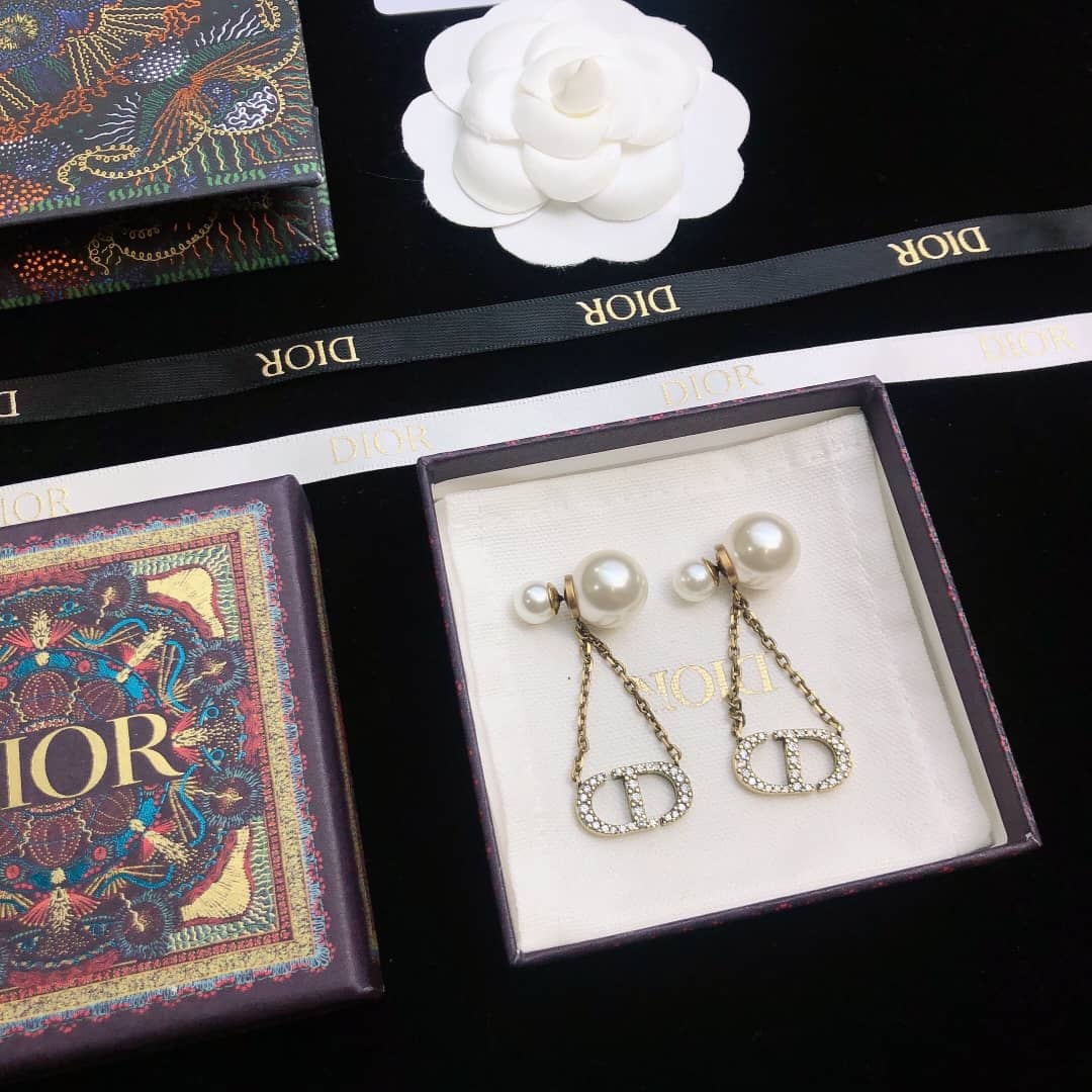 Top Quality Chr1st1an D10r Earring