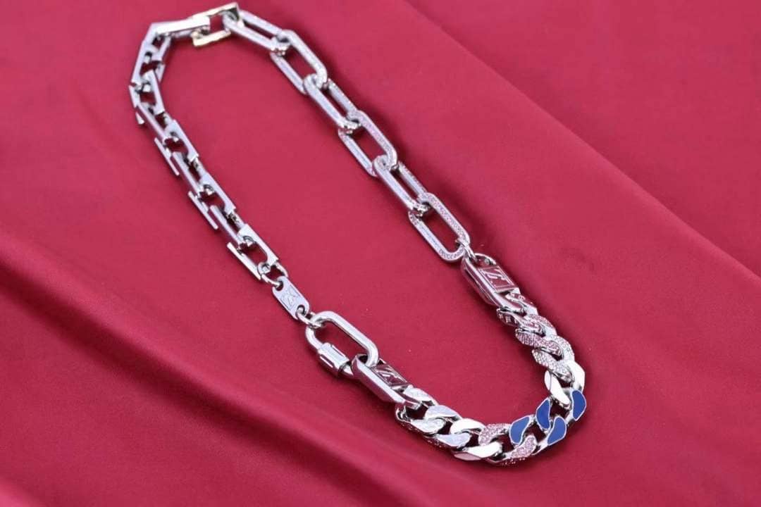 L0vis Vvtt0n Necklace First Copy