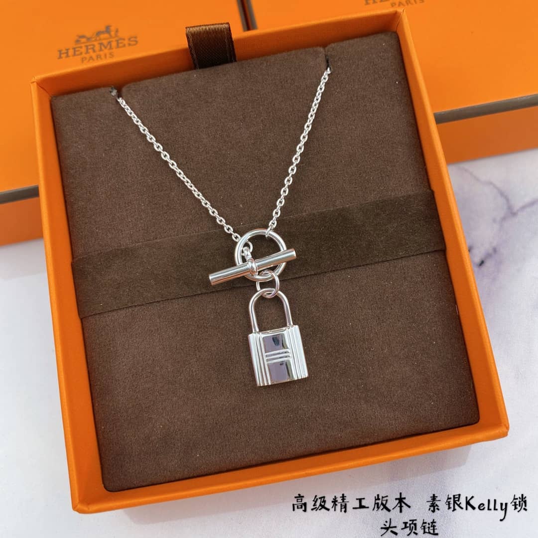 Fake H**me5 Logo Necklace