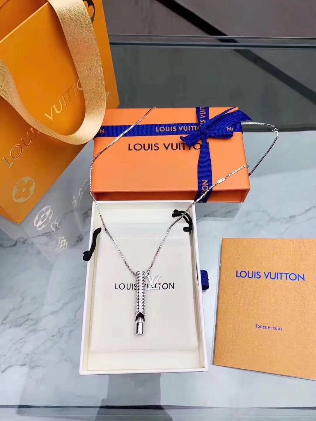 Wholesale L0vis Vvtt0n AAA+ Necklace