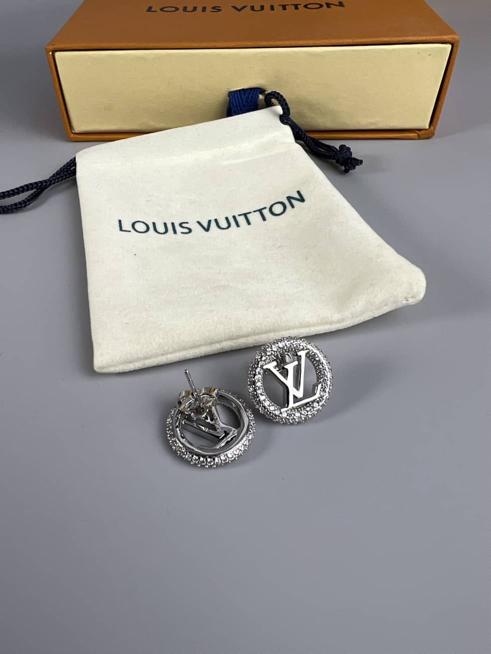 L0vis Vvtt0n Earring First Copy