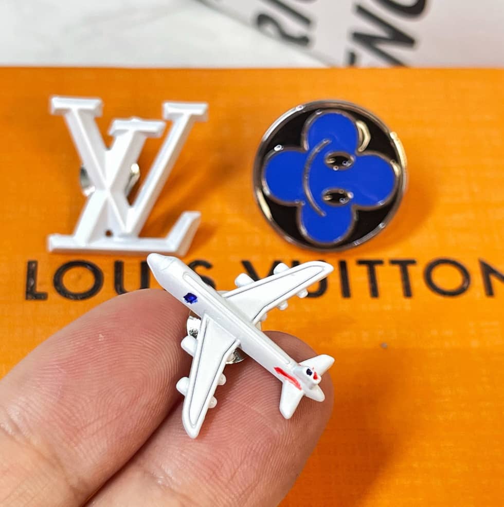 Replica L0vis Vvtt0n Brooch