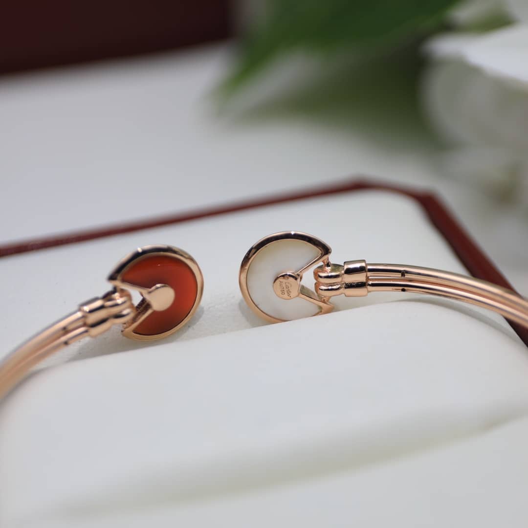 7 Star Ca*t1er Bracelet