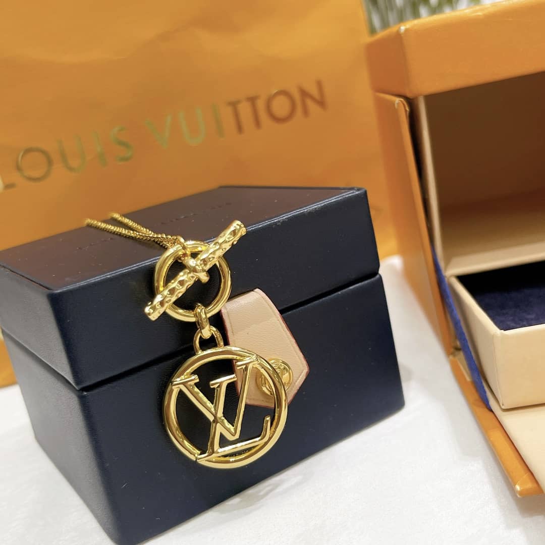 Wholesale L0vis Vvtt0n AAA+ Necklace