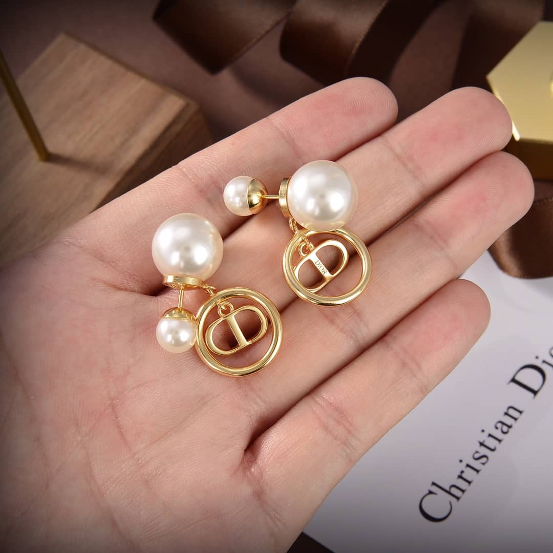 Best Chr1st1an D10r Classic Earring