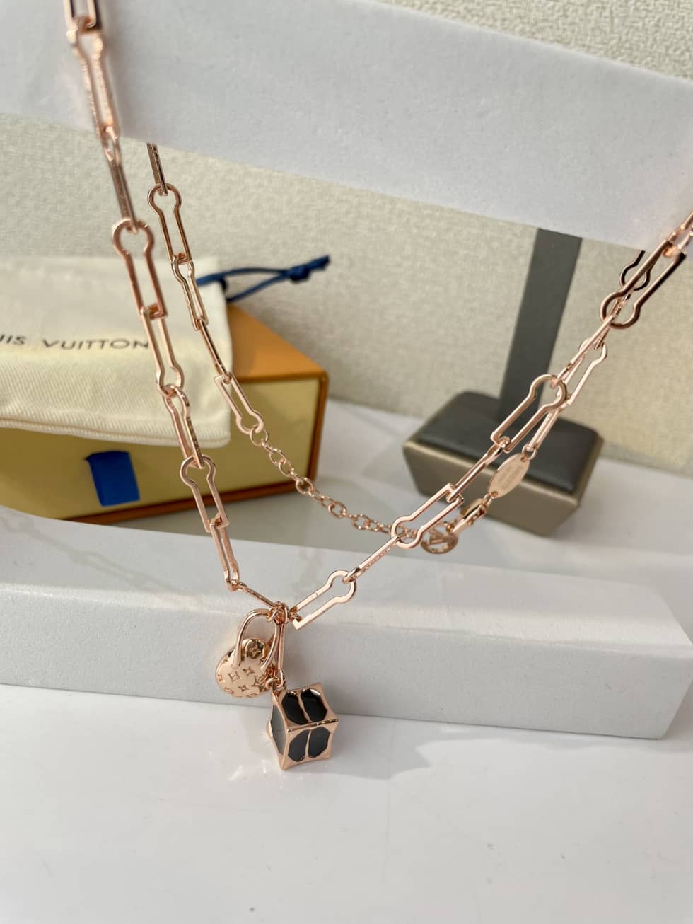 L0vis Vvtt0n Necklace For Sale
