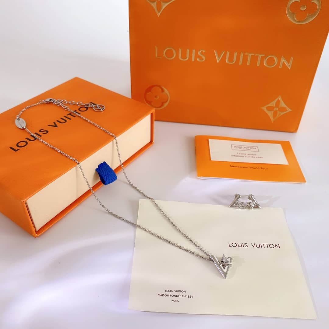Knockoff L0vis Vvtt0n Logo Necklace