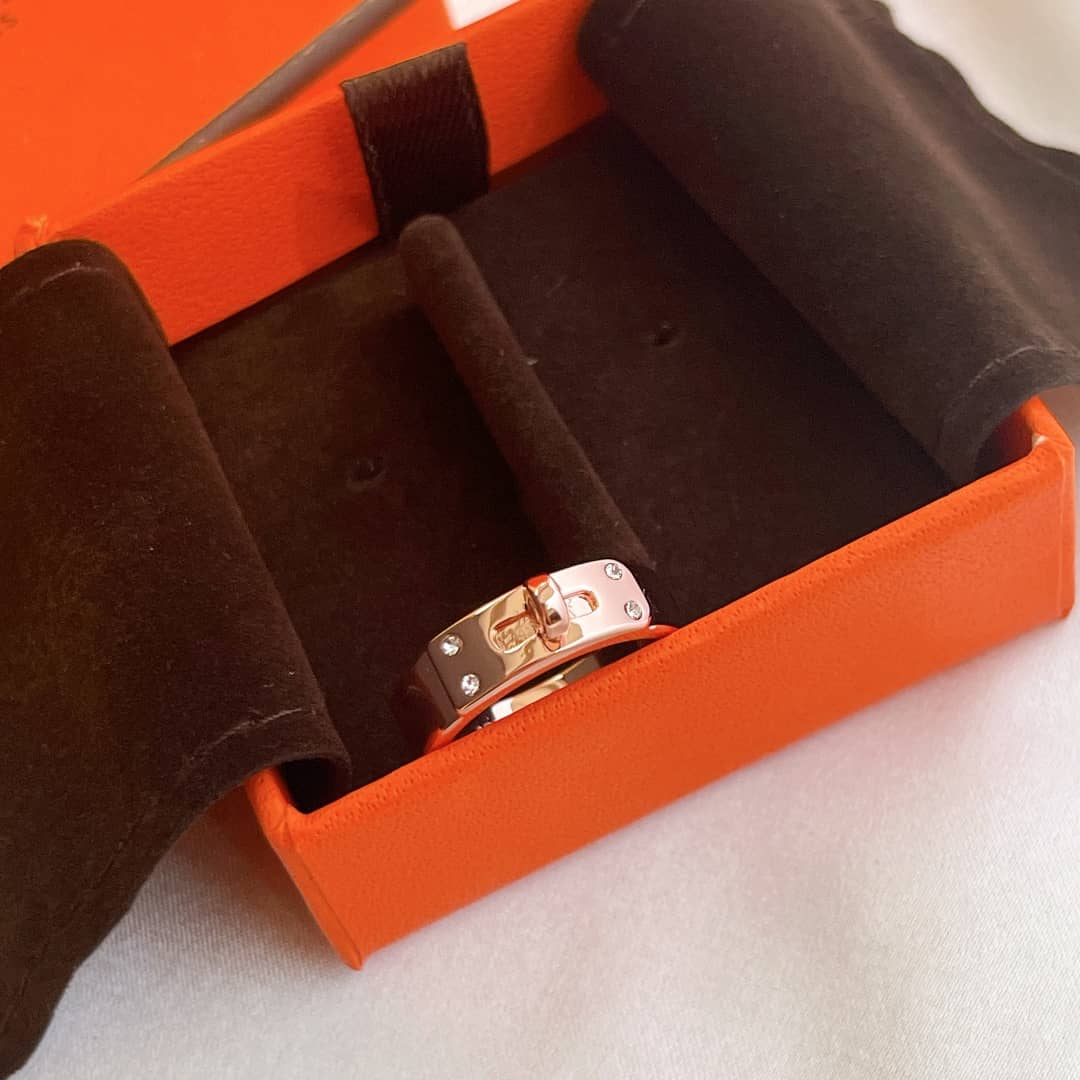Designer H**me5 Classic Ring