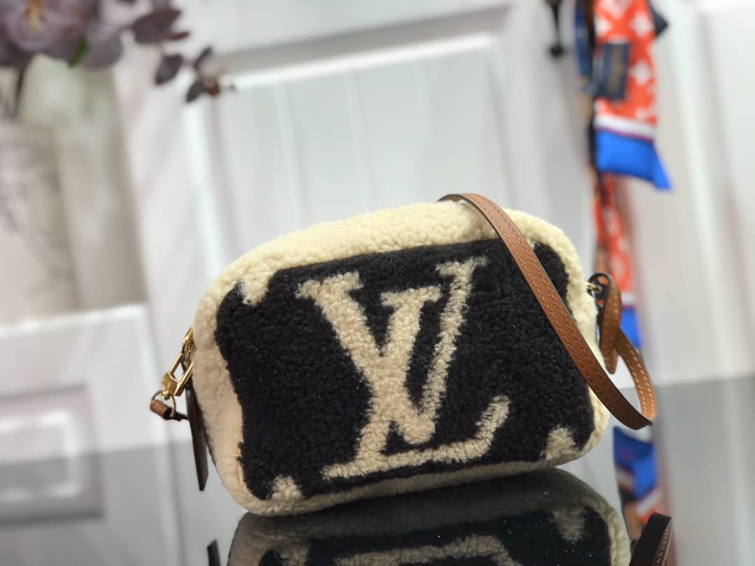 L0vis Vvtt0n Giant Monogram Teddy Replica Shoulder Bag M68599