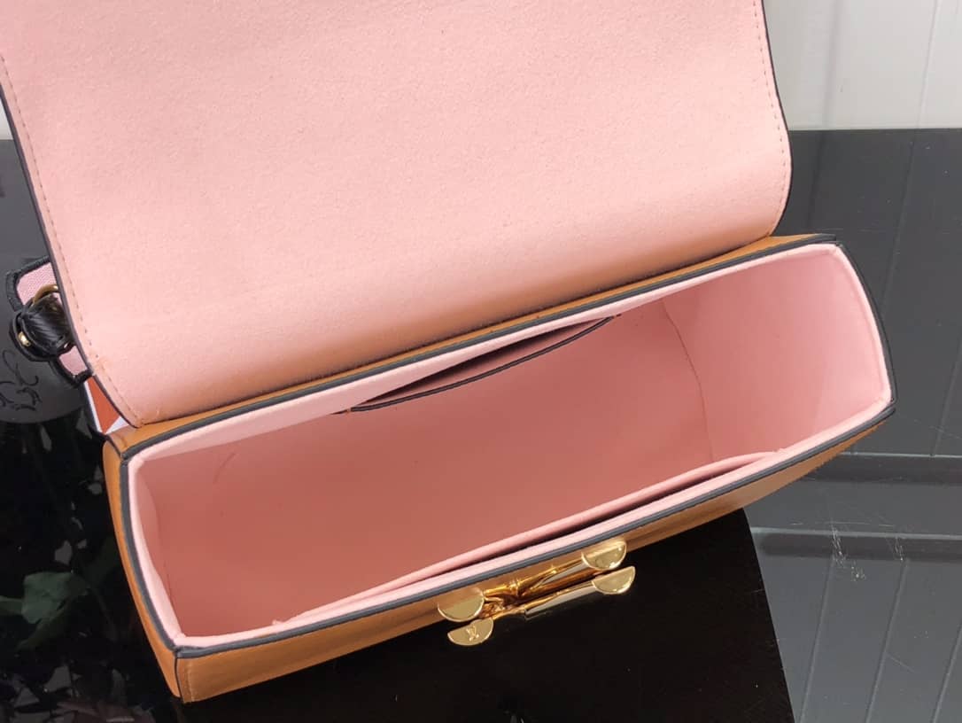 L0vis Vvtt0n Twist MM Epi leather Replica Handbag M59027