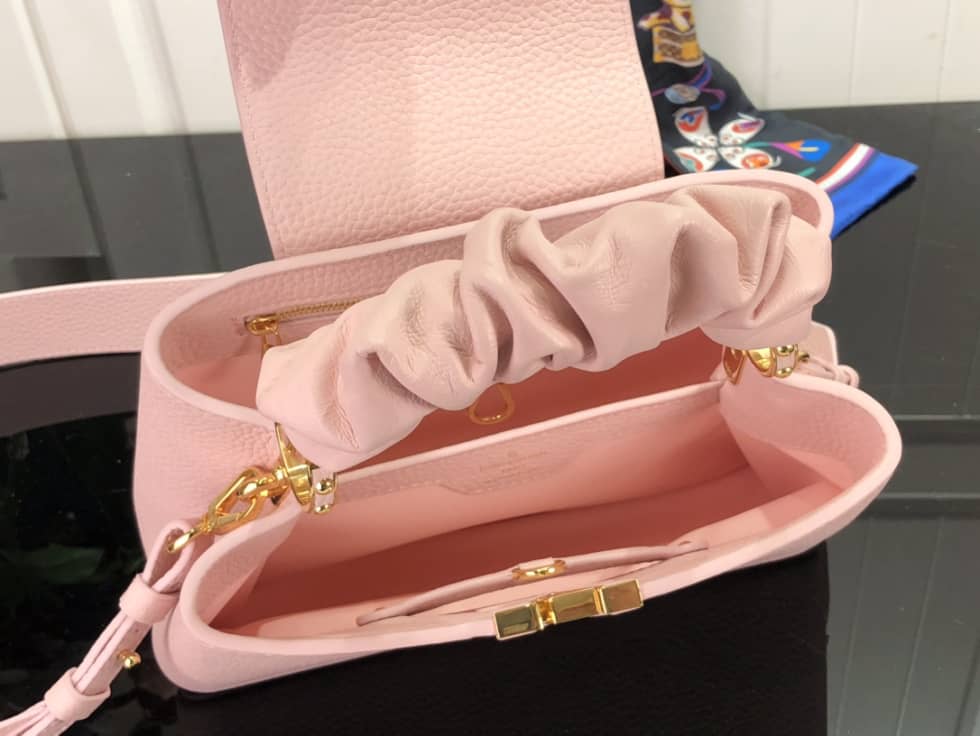 L0vis Vvtt0n Capucines BB Taurillon Leather Bubble Gum Rose M58694 Replica Shoulder Bag
