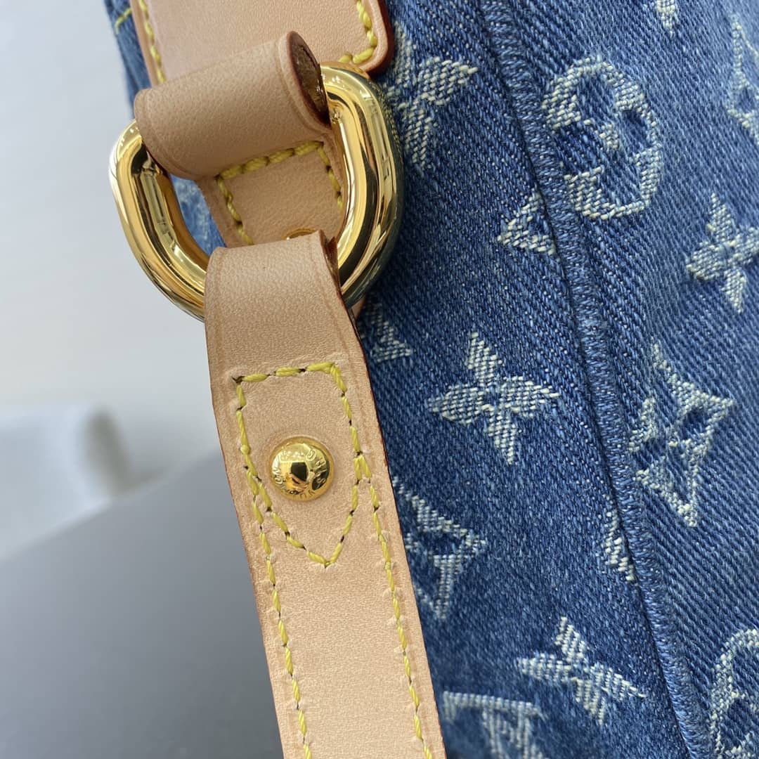 L0vis Vuittton Denim Monogram Vachetta Trim Camera Bag