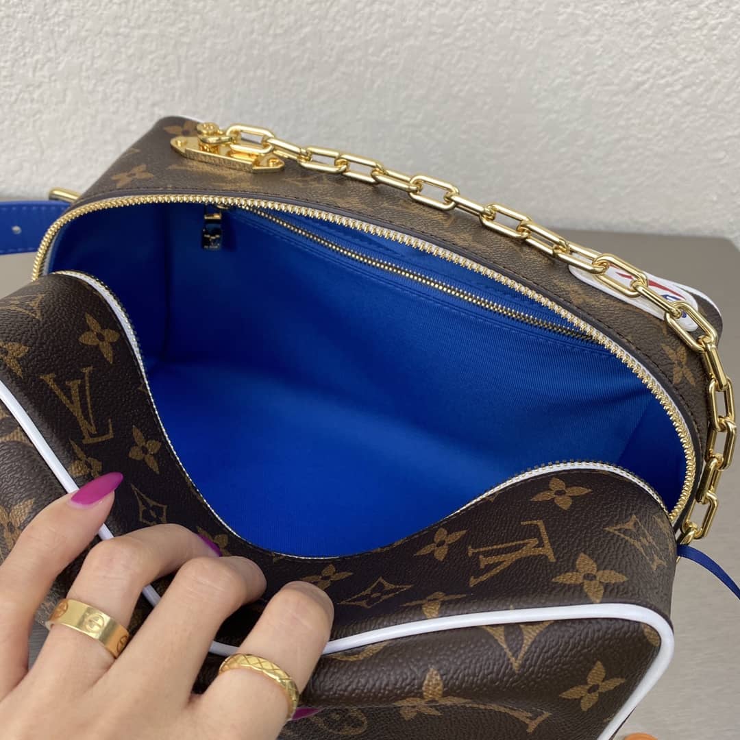 L0vis Vvtt0n NBA Monogram Cloakroom Dopp Kit Replica Bag M45588