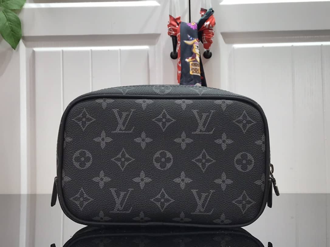 L0vis Vvtt0n Monogram Eclipse Toiletry Pouch M483384