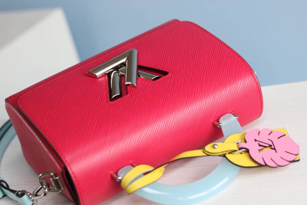 L0vis Vvtt0n Epi Twist PM Chain Red M50332 Replica Crossbody Bag