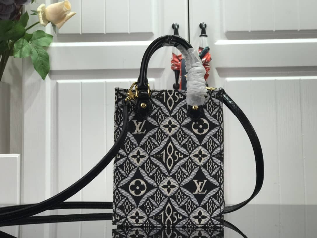 L0vis Vvtt0n Monogram Petit Sac Plat 2Way Replica Shoulder Bag Black M69442