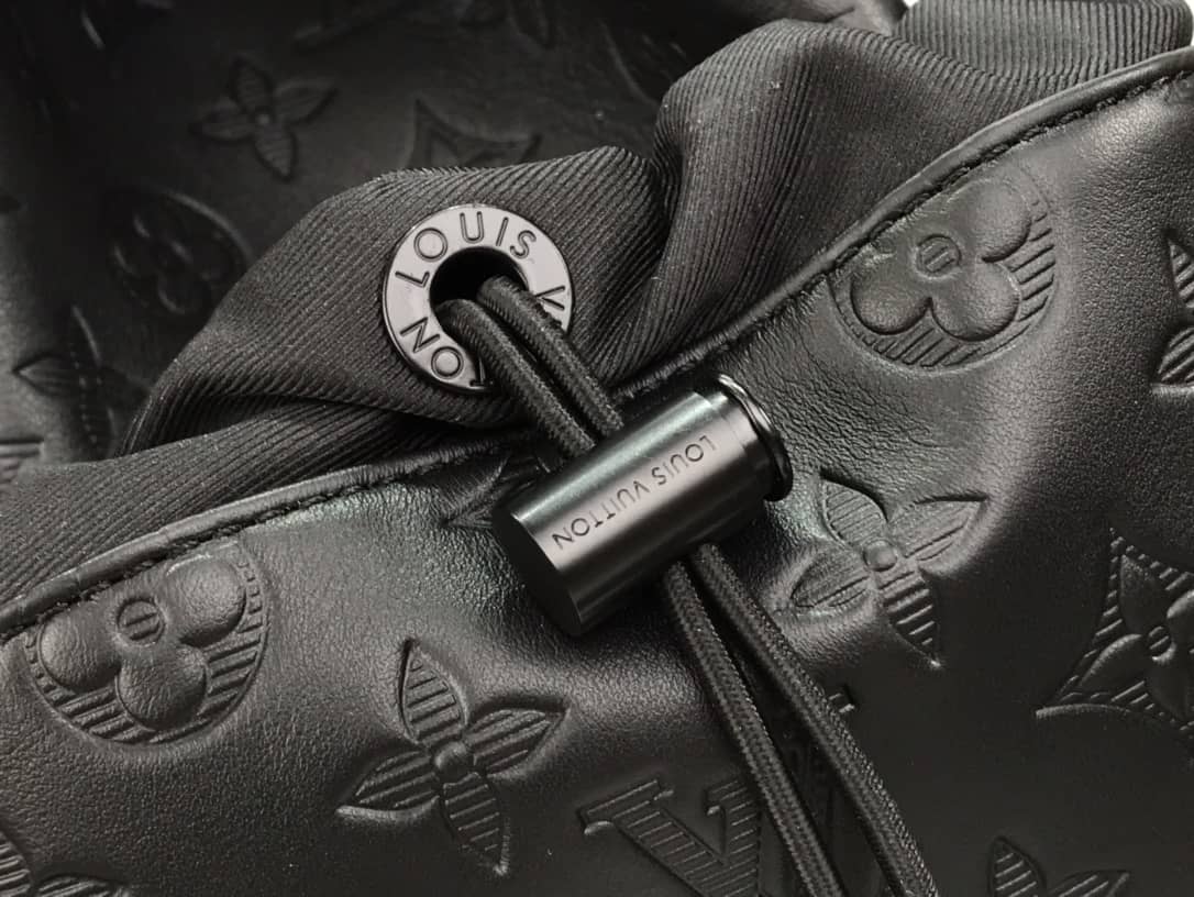 L0vis Vvtt0n Monogram Shadow Replica Discovery Backpack M43680