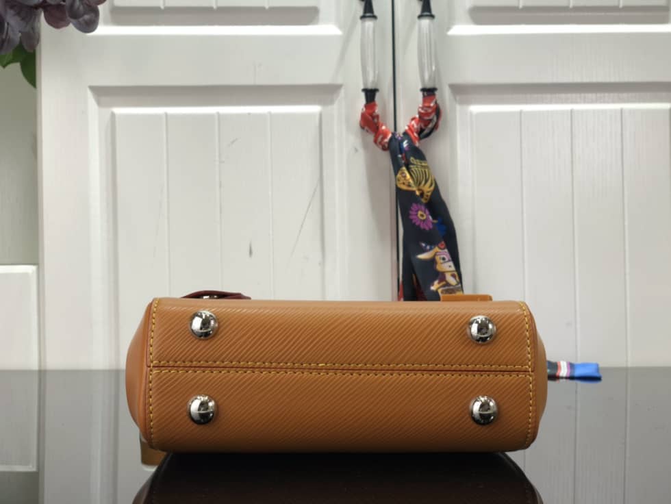 L0vis Vvtt0n Cluny Mini Epi Leather M58928 Replica Shoulder Bag
