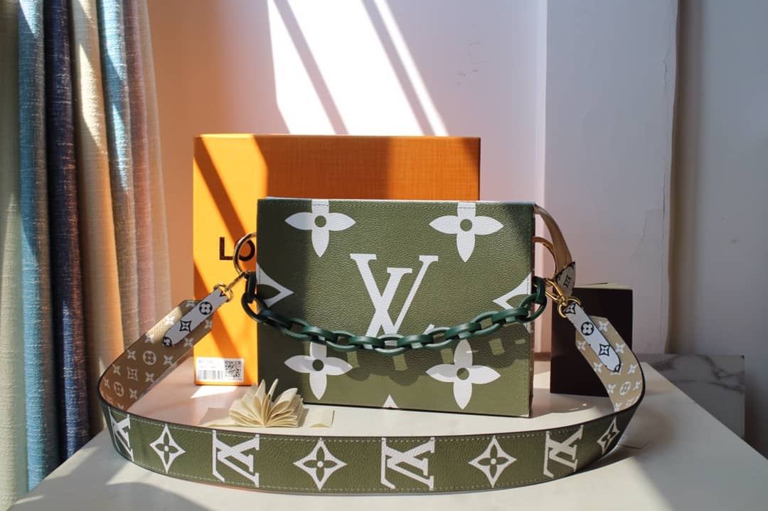 L0vis Vvtt0n Monogram Giant Toilet Pouch Crossbody Bag Replica Green M67692
